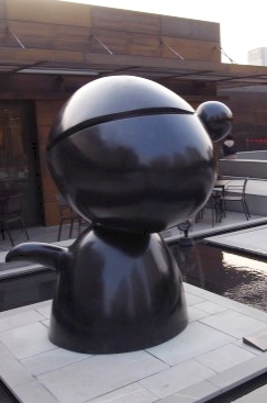백화점 옥상정원에서 만나는 제프 쿤스의 명품 조각
